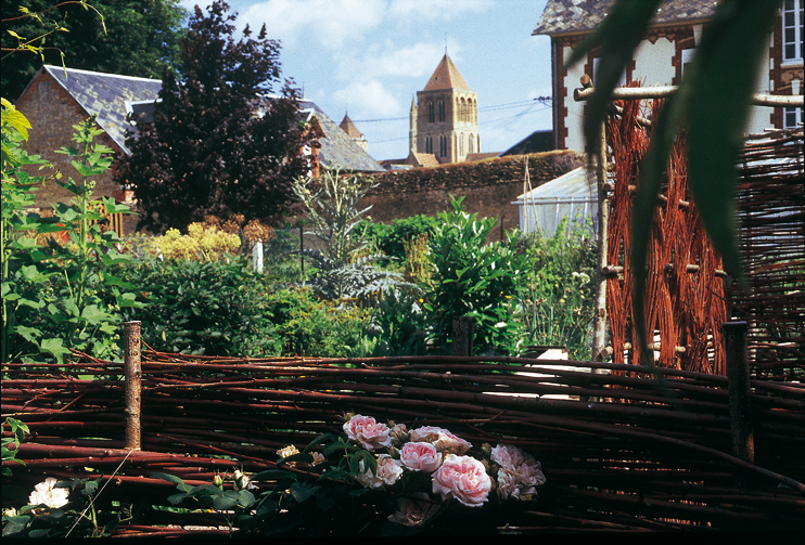 Un jardin conservatoire de fleurs et des légumes en pays d’Auge