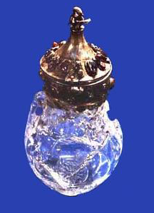 Ampoule-reliquaire provenant de l’Abbaye de Saint-Evroult-en-Ouche, vermeil et cristal de roche, Musée de Normandie (Photo Patrick David, Musée de Normandie, Caen).