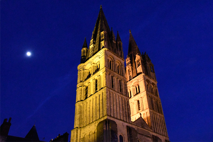 Abbaye-aux-Hommes. Flèches de l`église abbatiale Saint-tienne de Caen. (Photo Rodolphe Corbin  Patrimoine Normand)