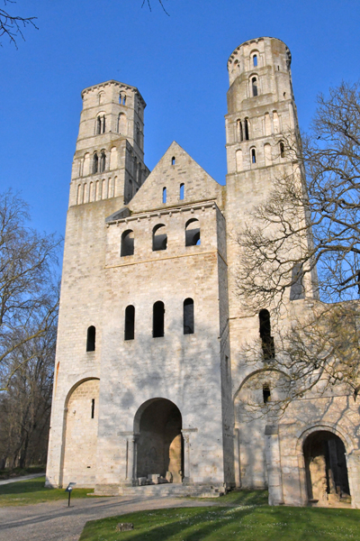 Jumièges, premier grand monastère de la future Normandie mis à sac, dès 841. (Photo Rodolphe Corbin © Patrimoine Normand)