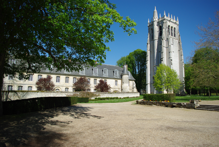 Abbaye du Bec-Hellouin - Nouvelles découvertes de fortifications de la guerre de Cent Ans