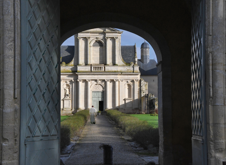 L’abbaye Saint-Martin de Mondaye abrite toujours une communauté de chanoines prémontrés. (© Rodolphe Corbin)
