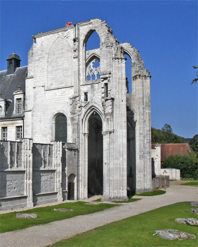 Ruines de l'abbatiale Saint-Pierre. (© Photo Rodolphe Corbin © Patrimoine Normand) 