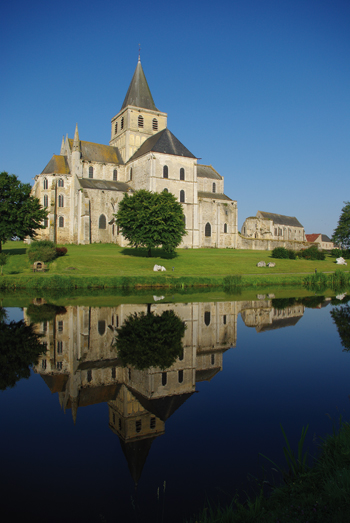 Le petit matin de l’abbaye de Cerisy. (© Stéphane Wiiliam Gondoin)
