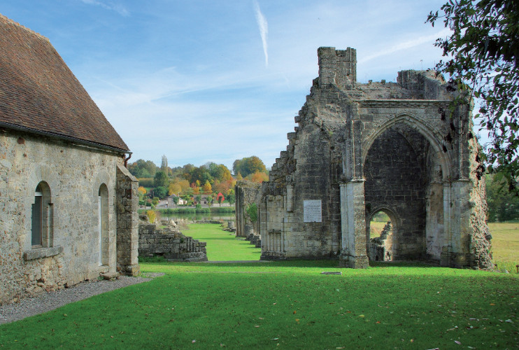 Vestiges de l'abbaye de Saint-Évroult-Notre-Dame-du-Bois (Orne). Mathilde y fit construire un réfectoire.  (© Stéphane William Gondoin)