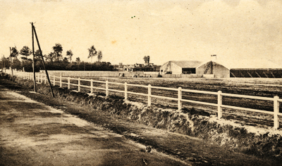 Saint-Gatien-des-Bois. L’aéroport surgi des bois. (© Coll. Gilbert Hamel)