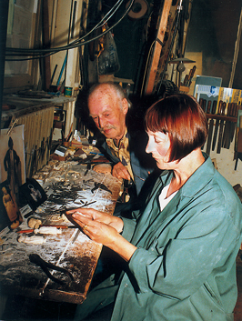 Annick et Jean Colette ivoiriers de tradition. (Alexandre Vernon © Patrimoine Normand.)