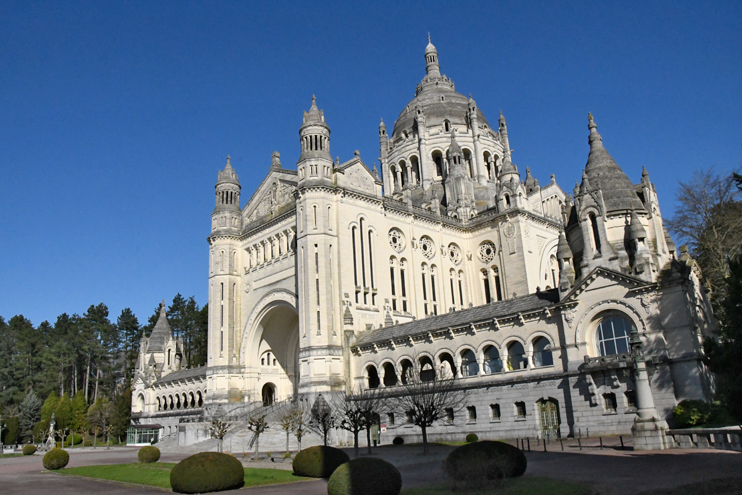 Basilique Sainte-Thérèse de Lisieux. (Photo Rodolphe Corbin © Patrimoine Normand)