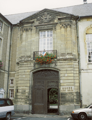 Actuelle entrée de la mairie et du musée Baron Gérard à Bayeux. (Photo Éric Bruneval © Patrimoine Normand.)