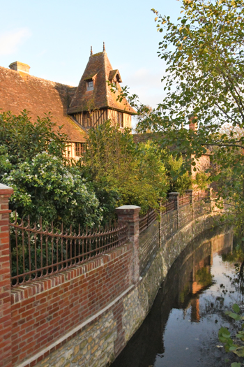 Le manoir de Beuvron, remontant à la fin du Moyen Âge. (Photo Rodolphe Corbin © Patrimoine Normand)