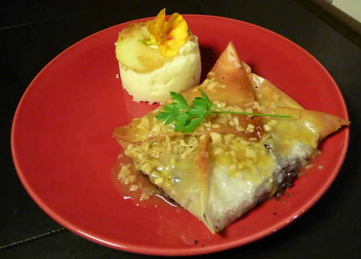 Brick au boudin, purée et sauce au jus de pommes. (© Claude Rayon)