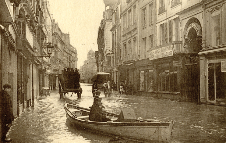 Caen - La crue du 31 décembre 1925. Ici la rue Saint-Jean. (Coll. Jean Maurin)