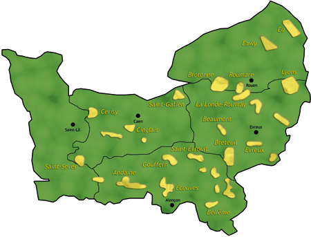 Carte des forêts normandes. 13% du territoire régional est couvert de forêts, mais la répartition est très différente entre la moitié ouest, très clairsemée (Manche, Calvados) et la moitié est (Seine-Maritime, Eure, partie de l’Orne) qui compte de grands massifs. (© Patrimoine Normand)