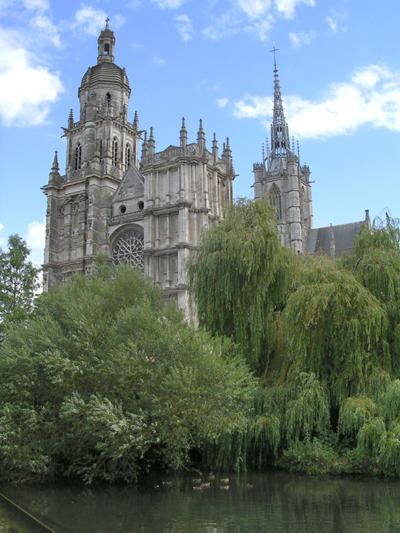 La cathédrale Notre-Dame d'Évreux, la cité où Orderic Vital mentionne un goubelin pour la première fois. (© Serge Van Den Broucke)