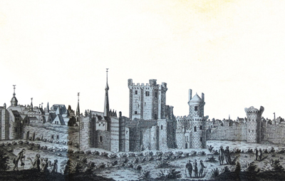Le château d'Alençon en 1742 par J. J. Le Queu. On remarque sur cette gravure l'état de dégradation avancé des remparts. À la base de la tour Couronnée s'ouvre une porte avec un pont-levis à flèches (on distingue très bien les fentes verticales destinées à recevoir ces flèches). La tour de l'enceinte urbaine située sur la droite, est percée d'archères-canonnières telles qu'on en rencontre beaucoup au début du XVe siècle. (© coll. Stéphane William Gondoin)
