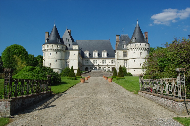 Le château de Mesnières-en-Bray, aujourd’hui restauré. (© Stéphane William Gondoin)