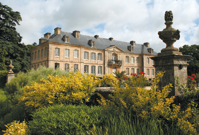 Façade du château de Pont-Rilly. (© Christine Duteurtre)