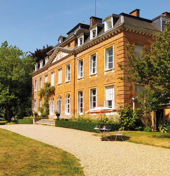 Le château de Bois-Guilbert, toutes fenêtres riantes. (© Stéphane William Gondoin)