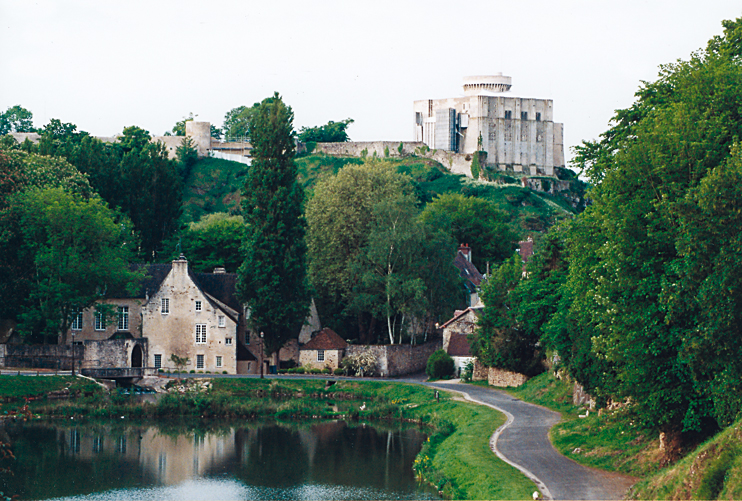 Château de Falaise : pendant les travaux, le massacre continue !