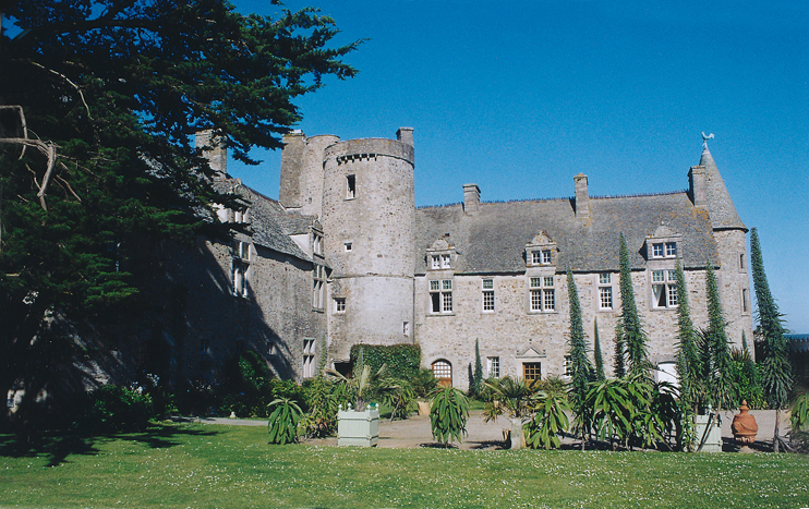 Vauville, le château actuel depuis la cour principale. (Photo de Jean-Xavier de Saint-Jores © Patrimoine Normand)