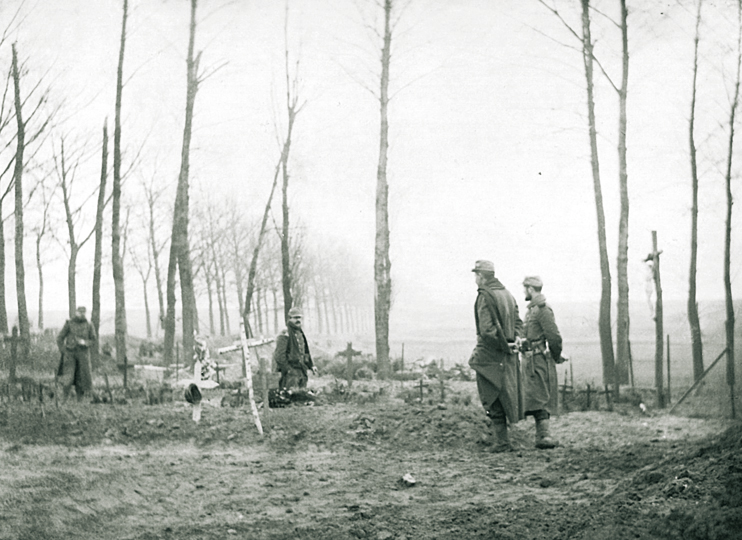 Le cimetière du Luxembourg, au bord de la route nationale n44. (Coll. Charles Gibon Guilhem, via Bruno Nion)