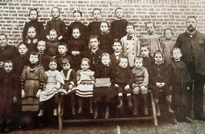 Photo de l’école en 1895. (© Coll. Gabrielle Leprieur)