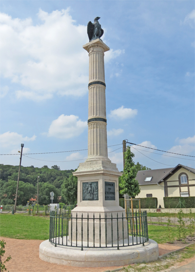 Colonne commémorative du retour de Sainte-Hélène des cendres de Napoléon, au Val-de-la-Haye près de Rouen. Ici les restes de l’empereur furent transbordés de la Normandie à la Dorade, pour aller jusqu’à Paris. (Wikimedia commons - © Giogo - CC BY-SA 4.0 - creativecommons.org)