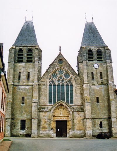 Collégiale d’Écouis, ensemble vu du sud, 1310-1313. (© Gérard Schorp)