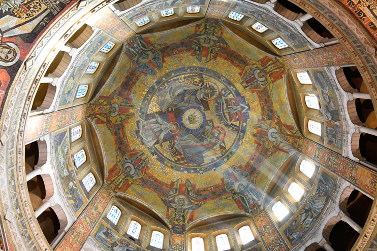 Sous la coupole de la basilique Sainte-Thérèse. (Photo Rodolphe Corbin  Patrimoine Normand)