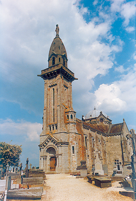La façade de Notre-Dame de Lignou de Couterne. (Photo Jeanine Rouch © Patrimoine Normand).
