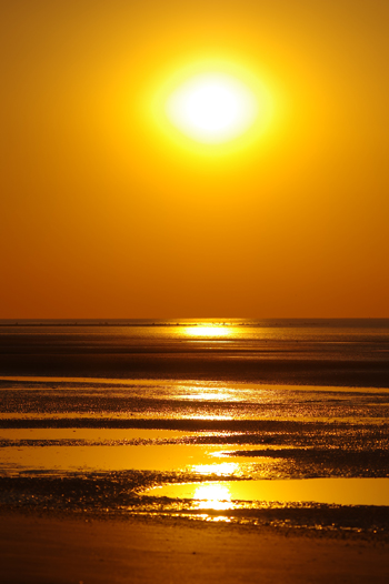« Là-bas le soleil s'écroule dans la mer » (© Stéphane William Gondoin)