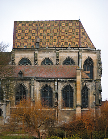 La couverture du chœur de l’église Saint-Etienne d'Elbeuf a été renouvelée au cours des années 1990. (© Erik Follain)