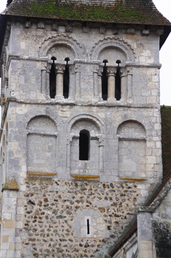 Un clocher roman, d’un grand intérêt architectural. (© Virginie Michelland)