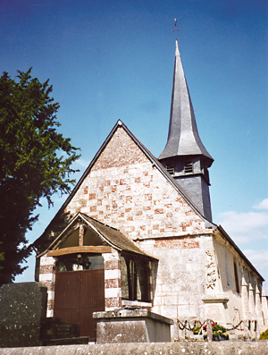 Église de Bouquetot - Clocher surmonté d’une courte flèche. (© Jean-Jacques Pinel)
