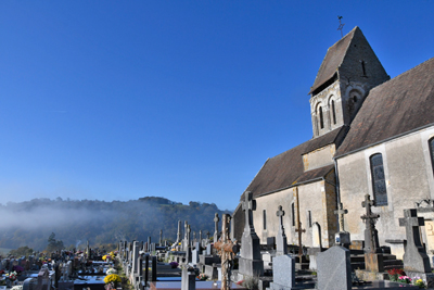 L'église de Saint-Rémy-sur-Orne, dominant le bourg. (Photo Rodolphe Corbin © Patrimoine Normand)