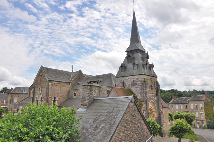 L`église Saint-Pierre de Clécy. (Photo Rodolphe Corbin  Patrimoine Normand)