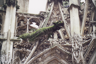 Gargouille du portail de l’église de Louviers. (Photo Karine Trotel Costedoat © Patrimoine Normand.)