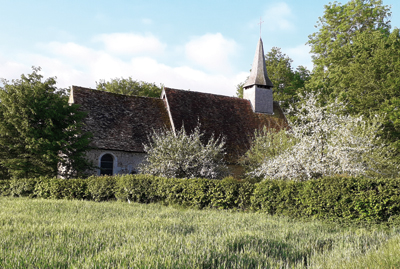 L'église de Pierre-Ronde, petit bijou du pays d’Ouche. (© Virginie Michelland)