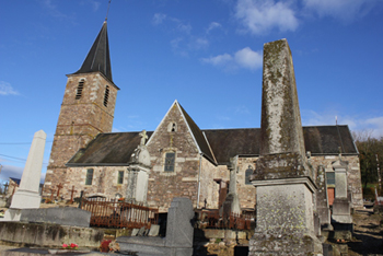 La petite église de Saint-Martin-Don, dans le bocage virois, n'a rien qui attire particulièrement l'attention. Cet endroit où l'on ne s'arrête pas par hasard recèle pourtant deux toiles intéressantes. (© Thierry Georges Leprévost)