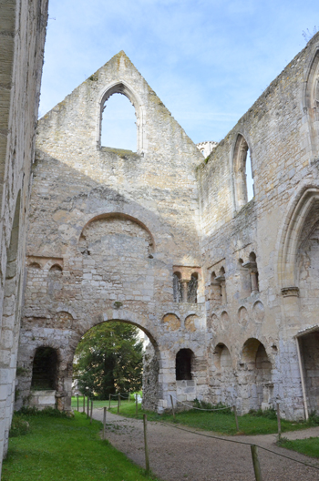 Vue intérieure ; contrairement au plan, les élévations sont plus révélatrices de l’architecture originelle de l’église Saint-Pierre. (© Erik Follain)