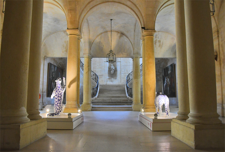 L'escalier d'honneur - l'Abbaye-aux-Dames est le siège de la région Normandie. (Photo Rodolphe Corbin © Patrimoine Normand).