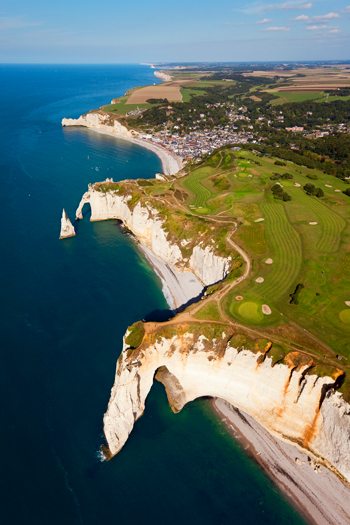 Étretat. (© Jérôme Houyvet)