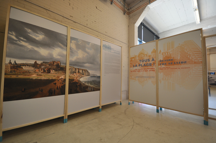 L'exposition « Tous à la plage ! Villes balnéaires du XVIIIe siècle à nos jours » au Pavillon, Caen (Photo Rodolphe Corbin © Patrimoine Normand).