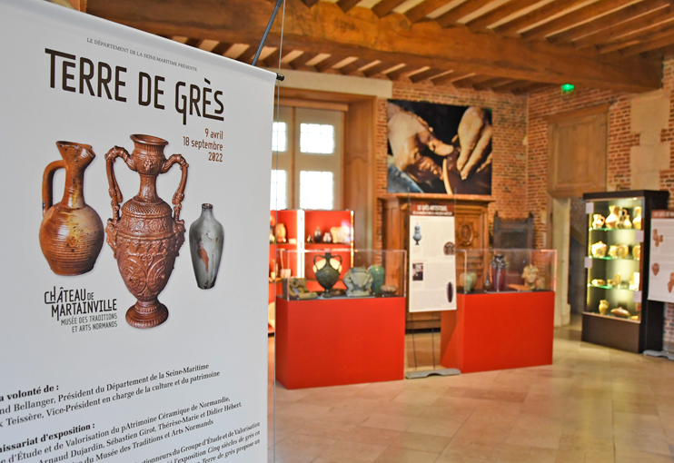 Exposition « Terre de grès » au musée des Traditions et Arts normands - château de Martainville. (Photo Rodolphe Corbin © Patrimoine Normand)
