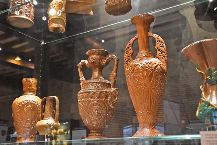 Exposition  Terre de grès  au musée des Traditions et Arts normands - château de Martainville. (Photo Rodolphe Corbin  Patrimoine Normand)