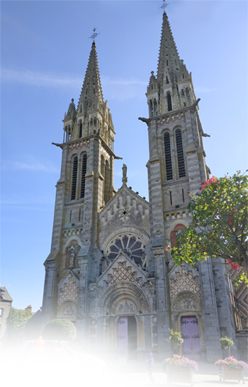 Facade de l'église Notre-Dame-de-l'Assomption de La Ferté-Macé. (Photo Rodolphe Corbin © Patrimoine Normand)
