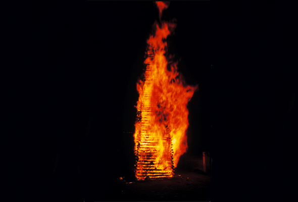 La tradition des feux de la Saint Jean (© Patrimoine Normand).