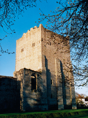 La forteresse de Portchester, qui gardait l’un des principaux ports du sud de l’Angleterre, deviendra un peu plus à l’est Portsmouth. Protégé par l’île de Wight, Portchester était l’un des lieux privilégiés d’embarquement vers la Normandie. (© Thierry Georges Leprévost)