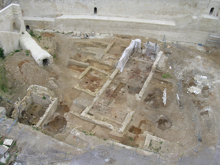 Forges et écuries au château de Caen