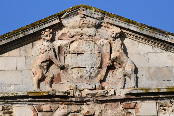 Fronton du château d'Harcourt, à Thury-Harcourt (photo Rodolphe © Patrimoine Normand).